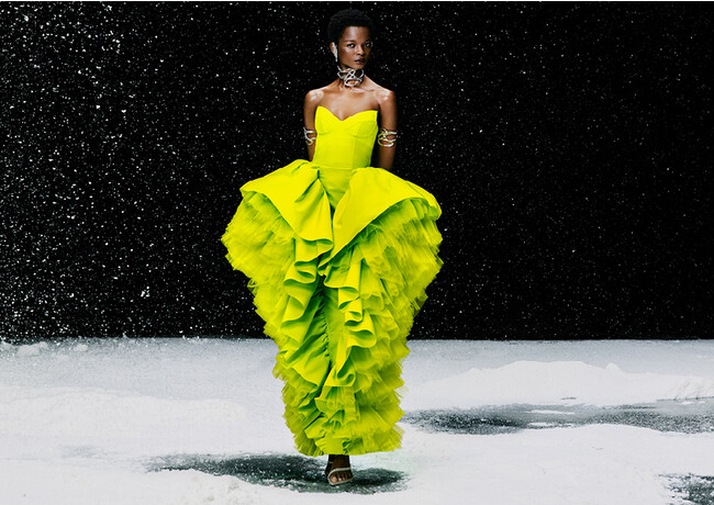 Le Sserafim Amp 39 S Yunjin And Amp Quot Pretty Little Liars Amp Quot Actress Shay Mitchell Both Wore The Same Le Sserafim Amp 39 S Yunjin And Amp Quot Pretty Little Liars Amp Quot Actress Shay Mitchell Both Wore The Same