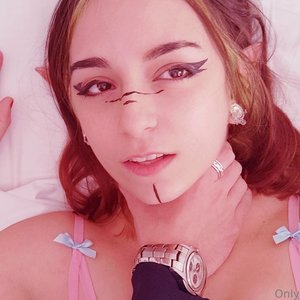 The Top 5 Secrets of Mariah Leonnes