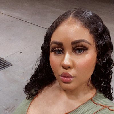 Simone Richards: An Intimate Spotlight