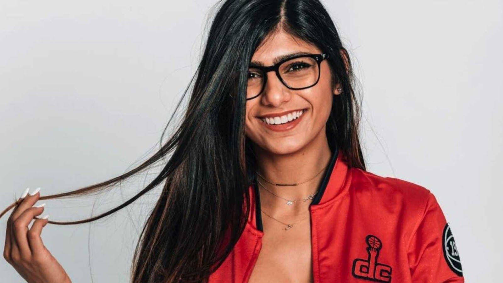 Who Is Mia Khalifa Amp 39 S Boyfriend And Are They Still Together Descubra A Emo O Dos Jogos Online